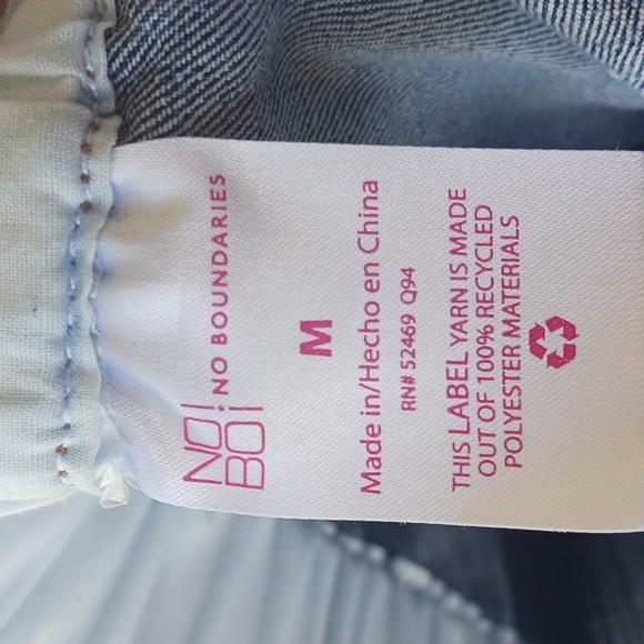 No Boundaries woman's jean shorts size M - Picture 10 of 11
